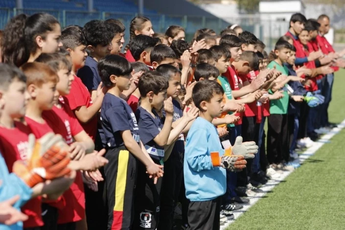 Minadan zərər çəkmiş 10 yaşlı Ağdam sakini "Qarabağ" - FCSB matçından öncə hakimlə birgə meydana çıxacaq