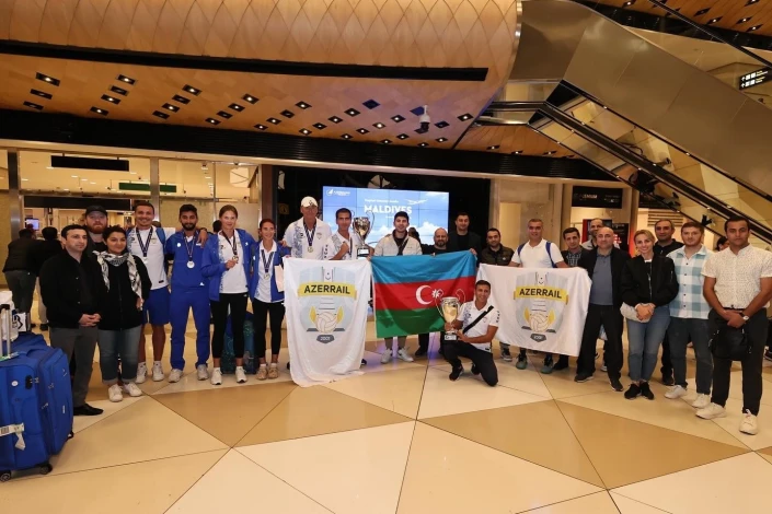 Avropa kubokunu qazanan voleybolçularımız Vətənə qayıdıb - FOTO