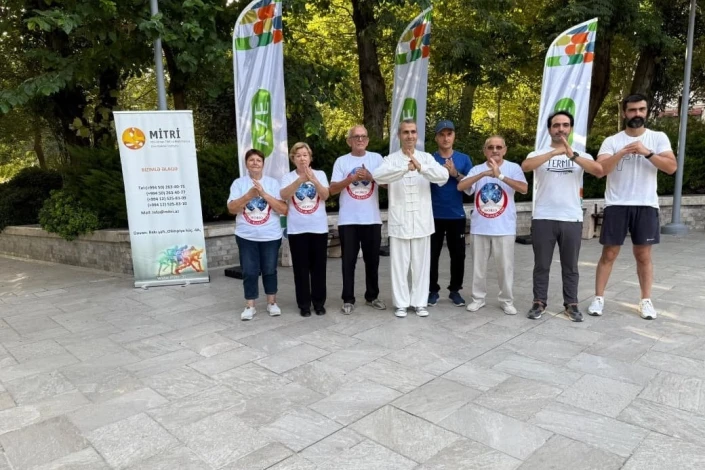 Morning sports exercises in the capital's parks: Tai Chi, gymnastics and yoga are free!