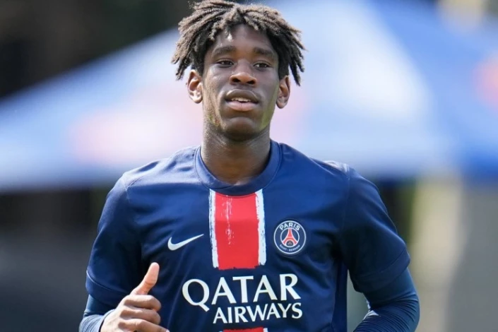Mançester Siti 18 yaşlı Fransız müdafiəçisini transfer edib