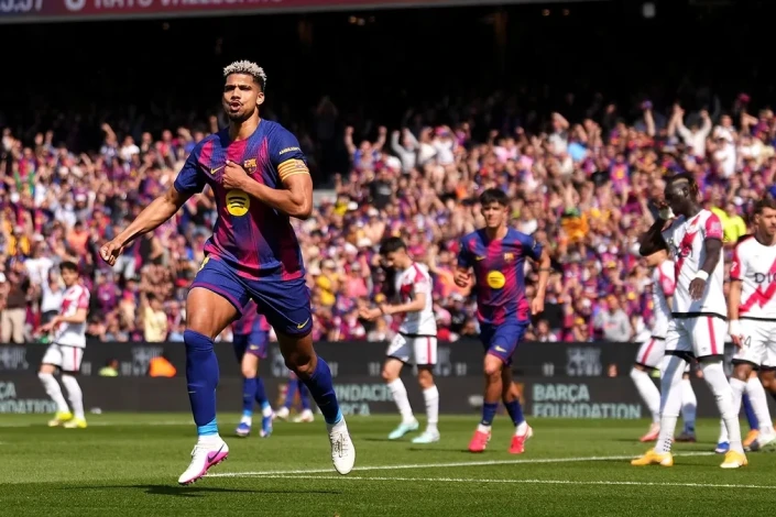 Liverpul Ronald Arauxononu icarəyə götürməyə yaxındır