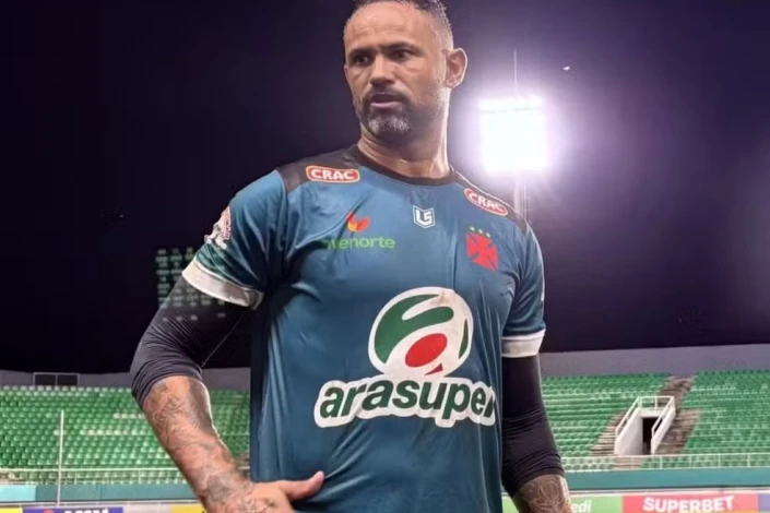 Вратарь-убийца Бруно сыграл в Кубке Бразилии, затем вернулся в тюрьму