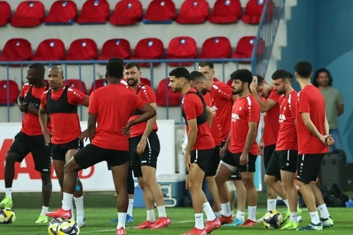 "Araz Naxçıvan" "Aris"lə matçı öncəsi son məşqini "Dalğa Arena"da keçirdi