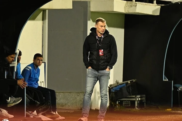 Vasili Berezutski MOİK-də işləmək variantı ilə bağlı suala cavab verərək, "Hər şey mümkündür" deyib