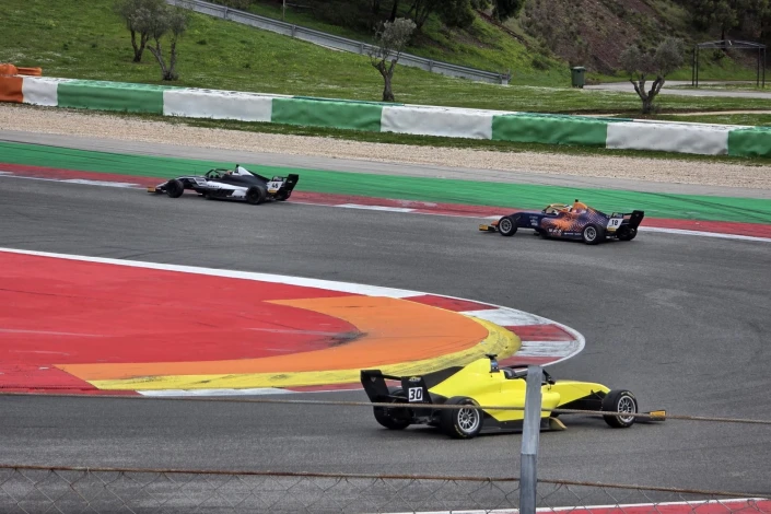 F1 mövsümünün ilk yarısında ən pis pilotlar