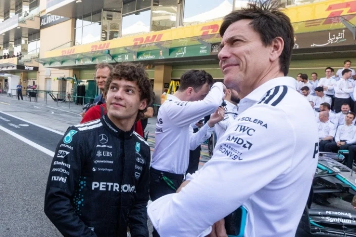 Toto Volf Antonellinin çempionluq şansları barədə: Təcrübəyə ehtiyacı var