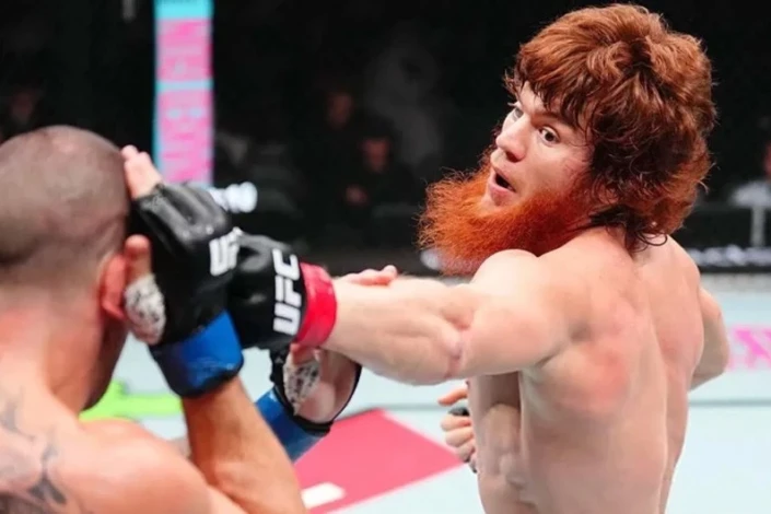 Sharabutdin Magomedov hospitalized with a broken nose