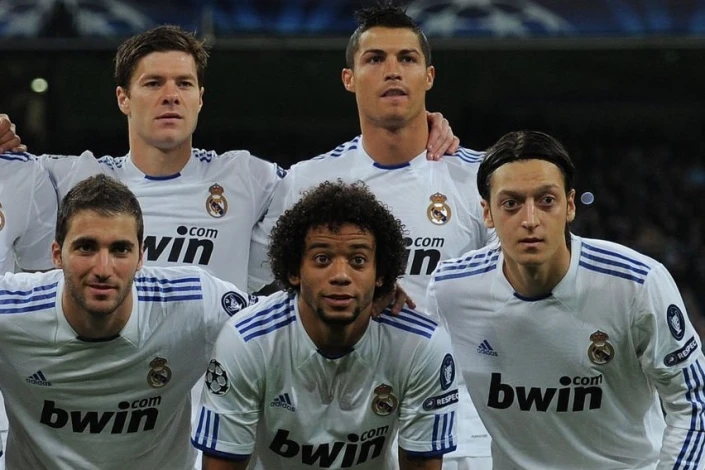 Xabi Alonso sabiq komanda yoldaşını "Real Madrid"ə transfer etmək niyyətindədir