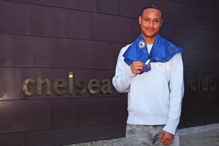 Emmanuel Eboue's son Matis Eboue signs contract with "Chelsea"