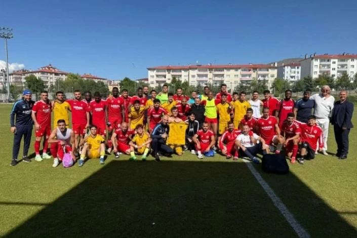 "Araz-Naxçıvan" "Bayburtspor"u 14 cavabsız qolla darmadağın etdi