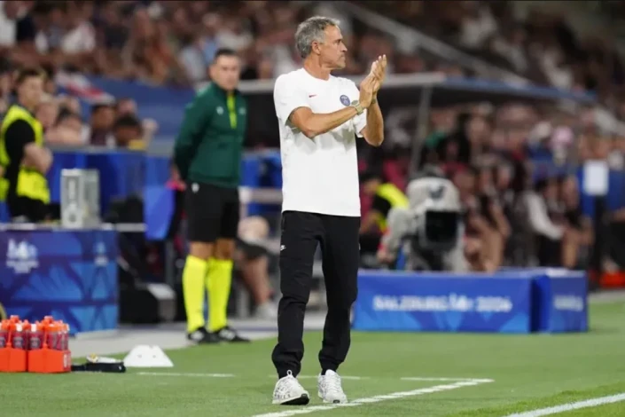 Luis Enrike UEFA Superkubokunu üçüncü dəfə qazanıb