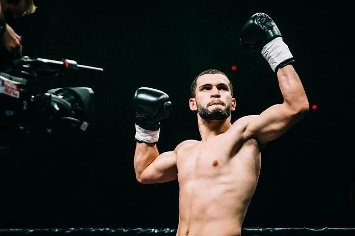 Xəyal Caniyev "RCC Boxing Promotions" turnirində debüt döyüşündə qalib gəldi