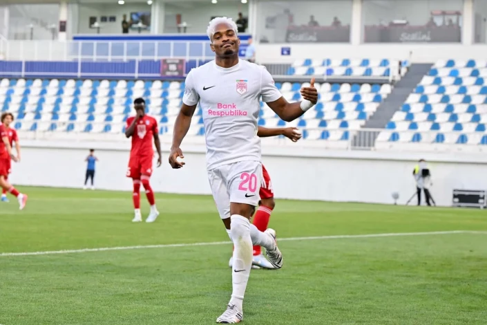 Coy‑Lens Mikels Georgi Adamiyanın rekordunu keçdi