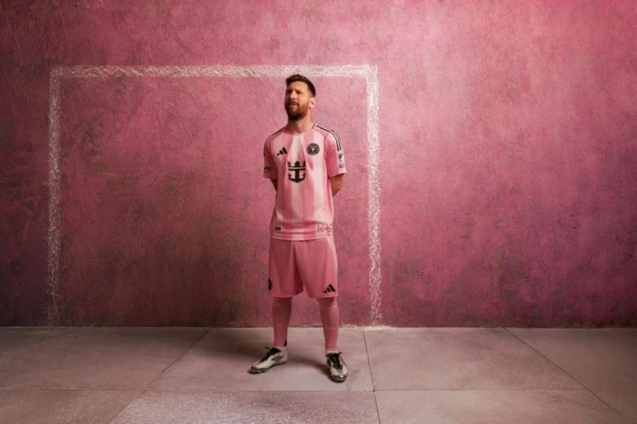Messi yeni formada