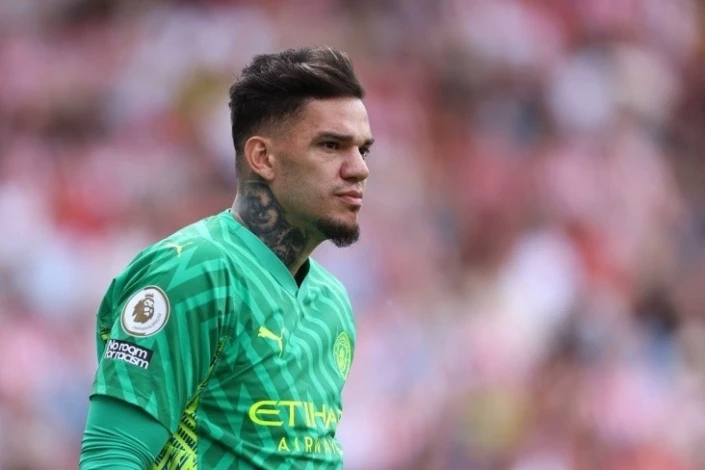 Ederson niyə Mançesteri tərk etməyib?