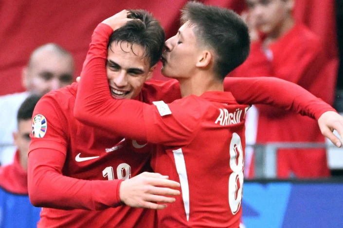 Türkiyənin iki futbolçusu "Golden Boy"a namizəddir