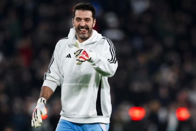 Buffon qarşılaşdığı ən güclü üç futbolçunun adını çəkdi