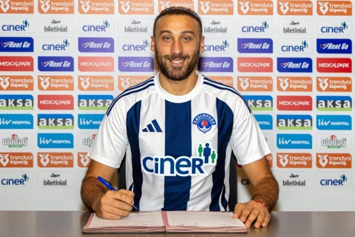 Cenk Tosun Moves from "Fenerbahçe" to "Kasımpaşa"