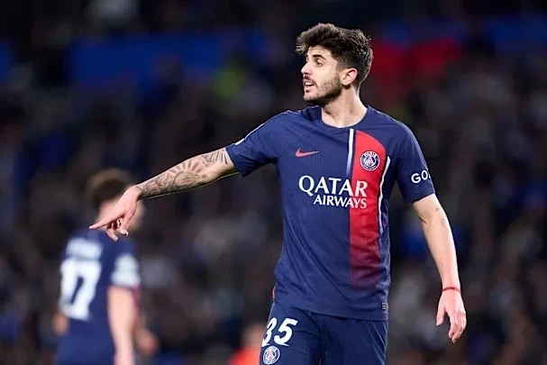 Lukas Beraldo PSG'de kalmak istediğini belirtti