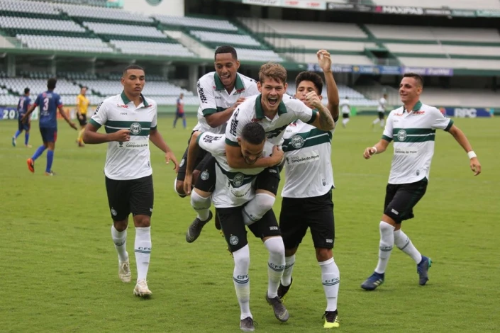 "Koritiba" gənc adaş Kriştianu Ronaldu ilə müqavilə imzaladı