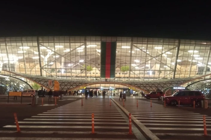 Azerbaycan'ın U-17 serbest güreş takımı Avrupa şampiyonu olarak vatana döndü