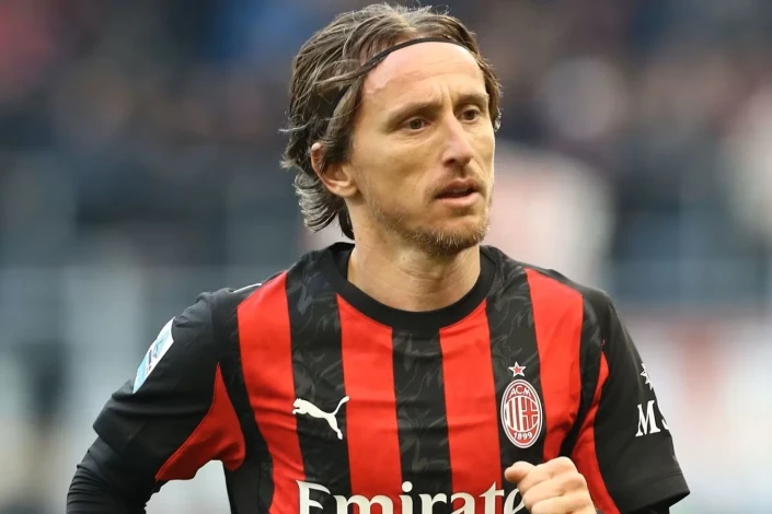 Luka Modriç “Milan”la müqaviləsini uzatdı