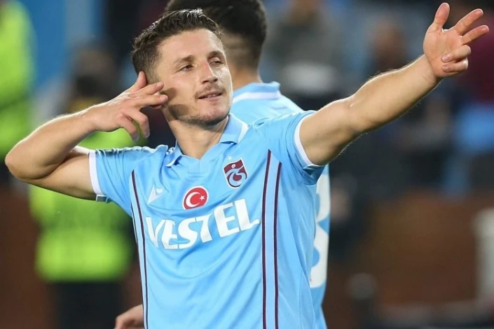 "Trabzonspor" yarımmüdafiəçi ilə vidalaşdı