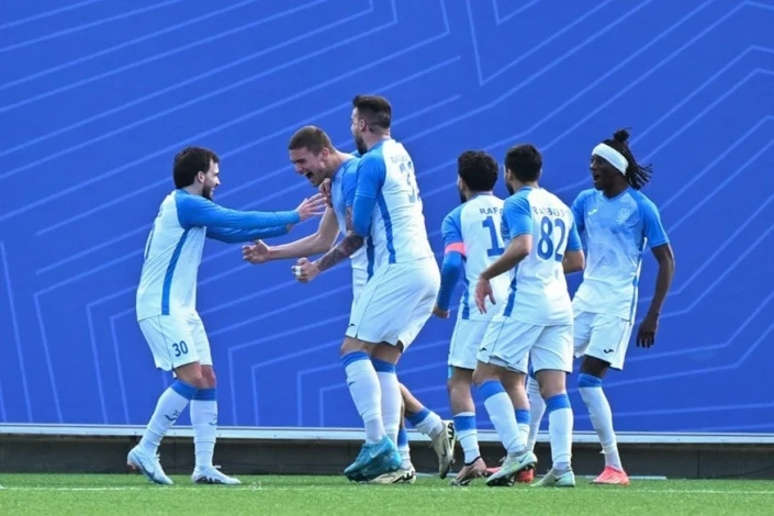 Vasiliye Bakiç komandasının yubiley qolunun müəllifi olub