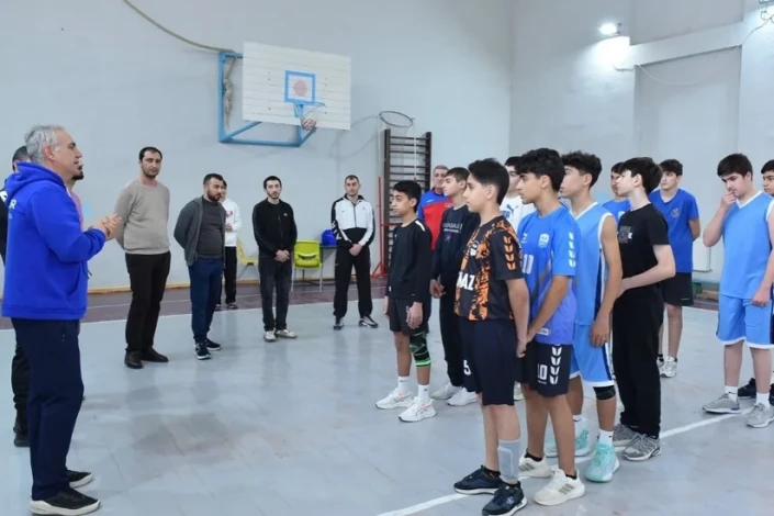 AVF genç ve yıldız erkek voleybolcular arasında "Seçim Günü" düzenliyor