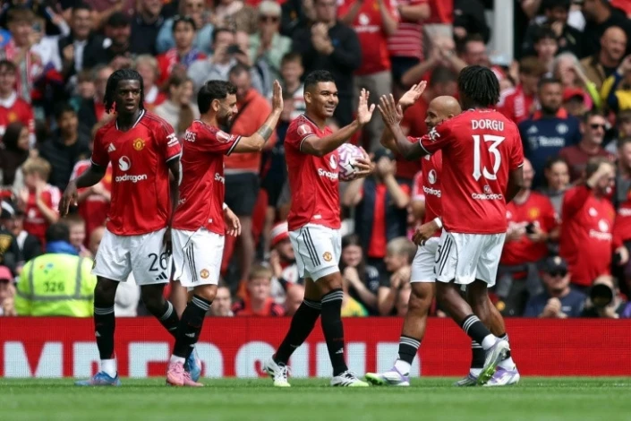 “Manchester United” prepares for transfers to strengthen the midfield ...