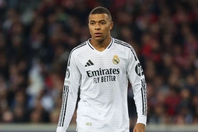 Mbappe Preparing to Play in "Salzburg" Match
