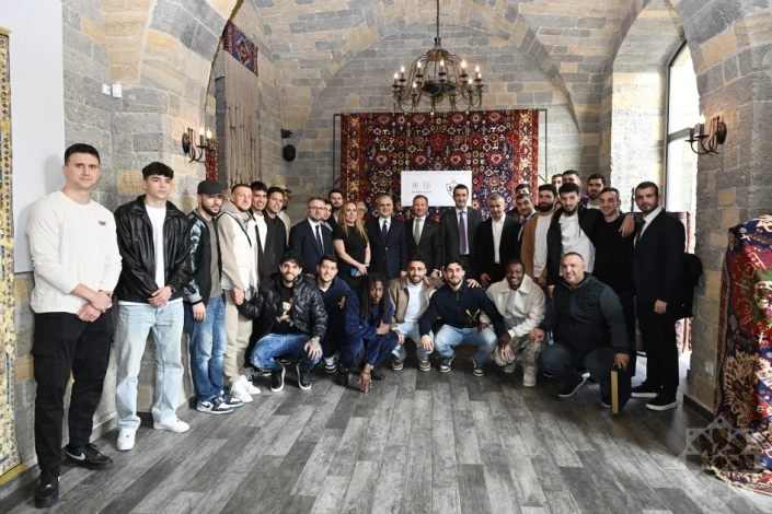 "Azerkhalcha" OJSC and "Qarabağ" FC signed a memorandum of cooperation: The unity of carpet and football