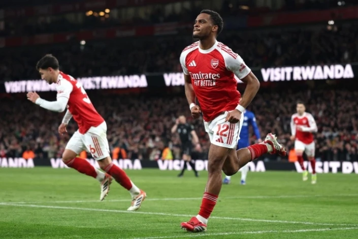 Premier League: Victories for Arsenal, Fulham, and Manchester United - UPDATED + VIDEO