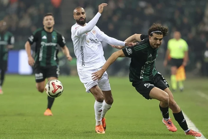 "Kocaelispor", "Antalyaspor" karşısında zorlu bir galibiyet aldı