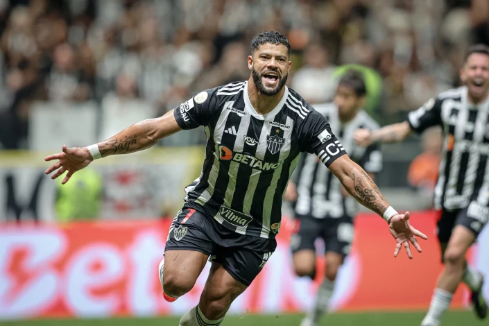 Braziliya derbisində dava: Halk Romeronu yumruqladı