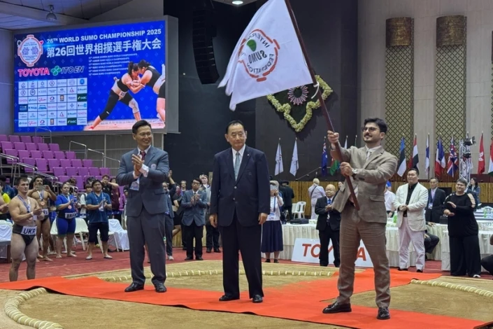 Sumo World Championship flag presented to Azerbaijan, Baku to host in 2026