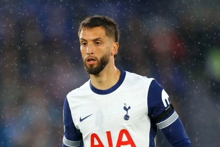 "Tottenhem"in huşunu itirən futbolçusunun durumu yaxşıdı