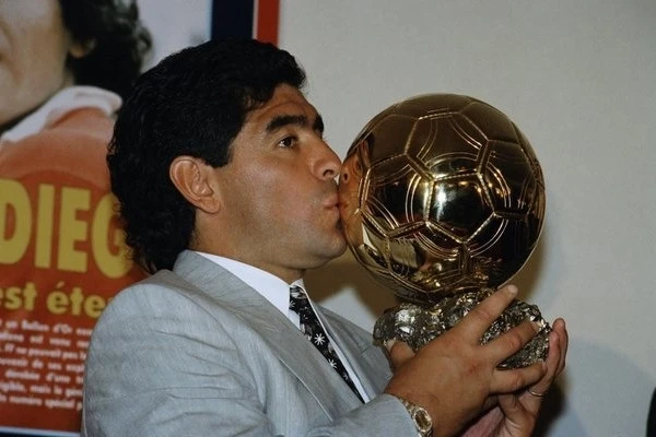 Maradonanın saçı, Ronaldonun isə forması satışa çıxarıldı