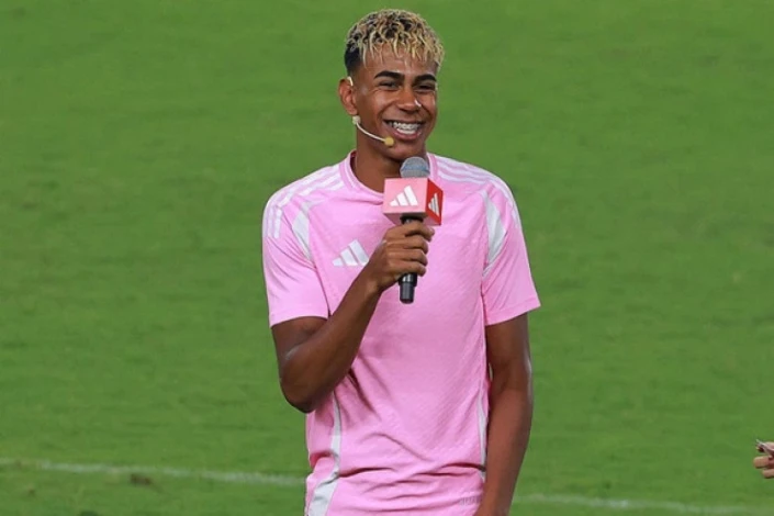 Lamin Yamaldan tarixin ən b&ouml;y&uuml;k futbol&ccedil;usu ilə bağlı a&ccedil;ıqlama