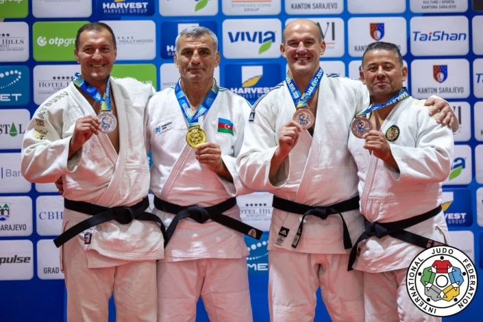 Veteran cüdoçularımız dünya çempionatında iki yeni qızıl medal qazandı