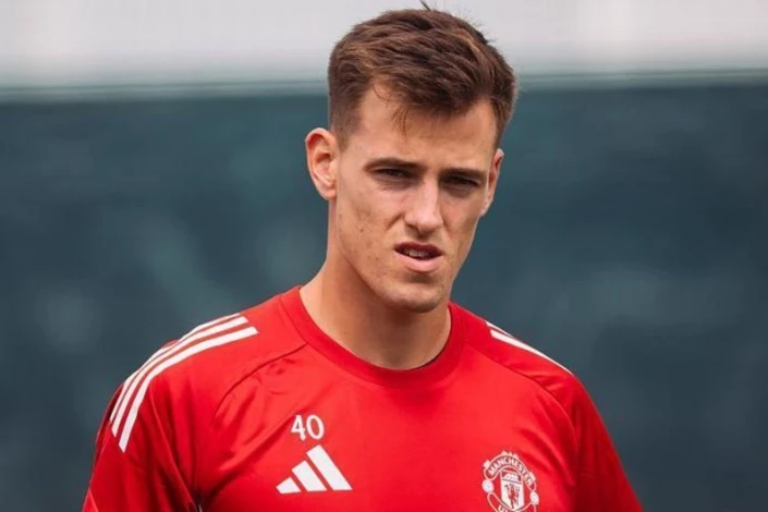 "Manchester United" sözleşmesini uzattığı kalecisi Viteki kiraladı