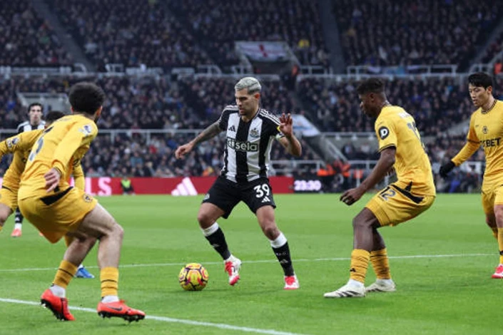 "Wolverhampton" ve "Newcastle" Premier Lig'de golsüz berabere kaldı
