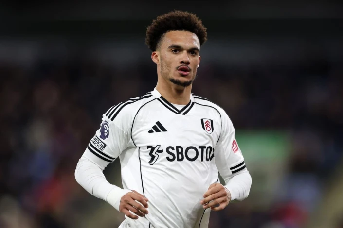 "Manchester United" ve "Liverpool" Anthony Robinson transferi için yarışıyor