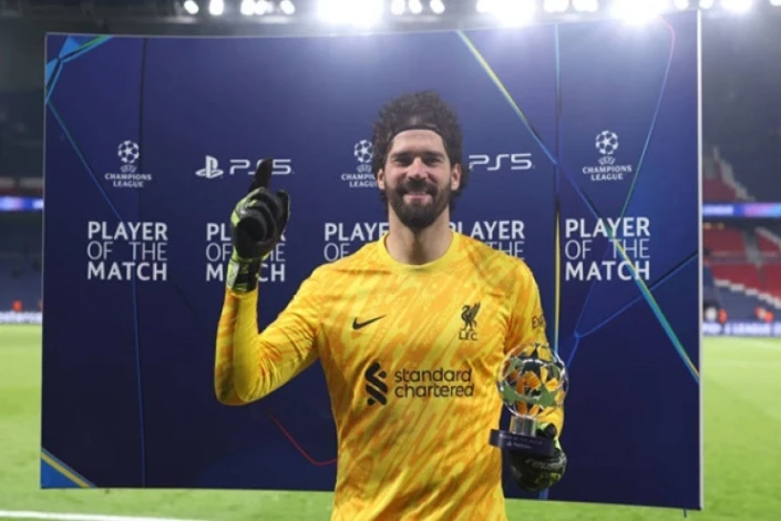 Alisson "Liverpul"un keçmiş qapıçısının rekordunu qırdı