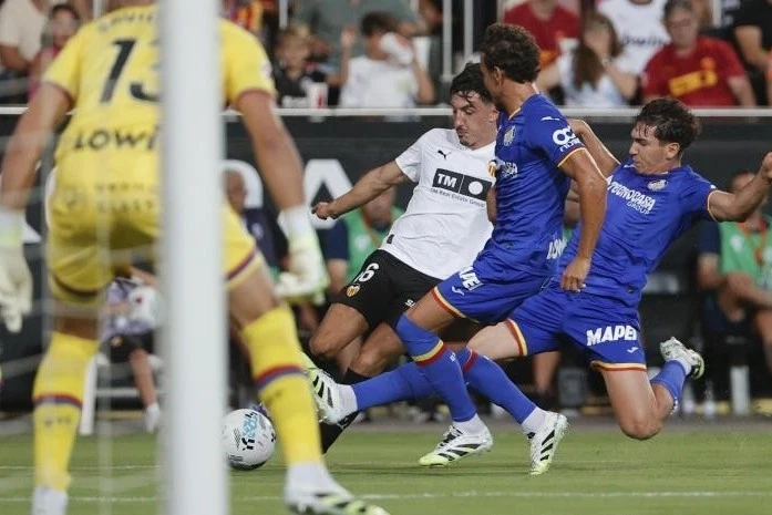 "Valencia" defeats "Getafe" to win their first victory of the season