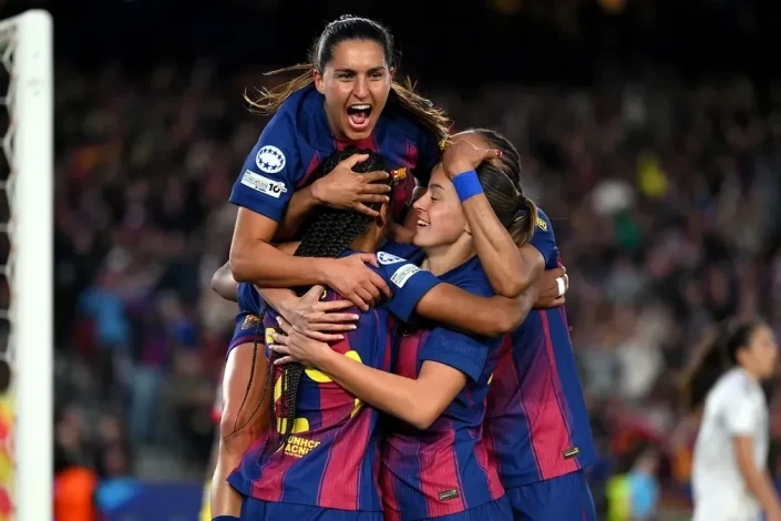 "Barcelona" kadın takımının maçı, erkek takımının maçından daha fazla taraftar topladı