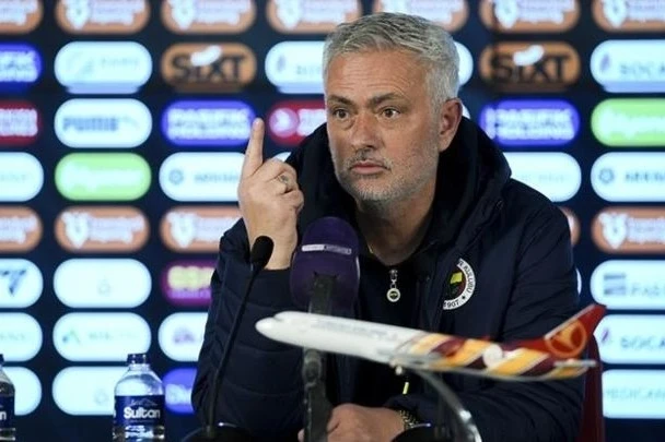 Mourinyo "Qalatasaray"ın futbolçularını meymuna bənzətdi