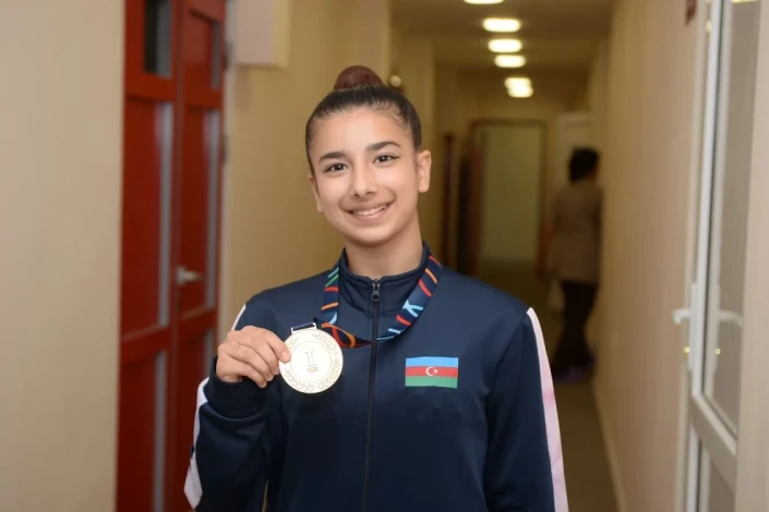 Gənc bədii gimnastın iki uğuru