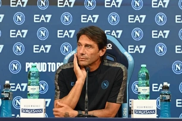 Conte set 4 demands to the management to stay at "Napoli"