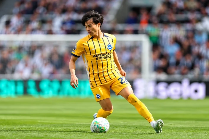 Tottenham və Liverpool Kaoru Mitomanı transfer üçün maraqlandırır